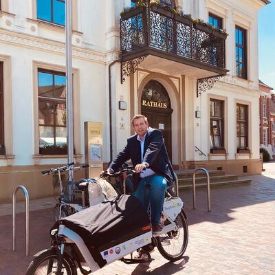 Bürgermeister Florian Eiben auf dem Biosphären-Bike