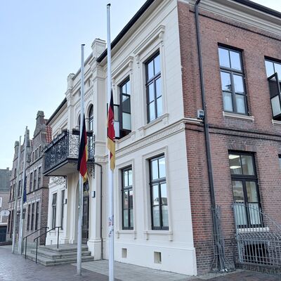 Beflaggung am Rathaus