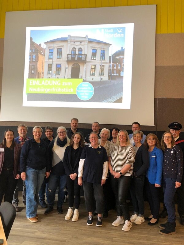 Ein Gruppenbild mit den Vertretern der Freizeitangebote und soziales Engagement