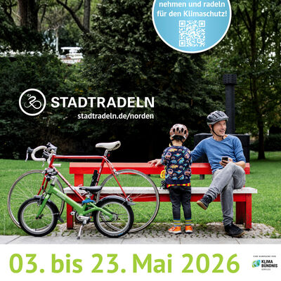 Ein Bild mit zwei Fahrradfahrern und dem QR-Code zur Anmeldung