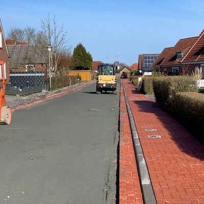 Bild vergr&ouml;&szlig;ern: Bild des Grenzweges mit Baggern w�hrend der Sanierung