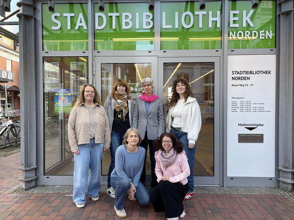 Bild vergr&ouml;&szlig;ern: Team der Stadtbibliothek Norden