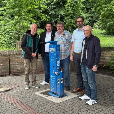 Bild vergr&ouml;&szlig;ern: Fahrradreparaturstation am Markt