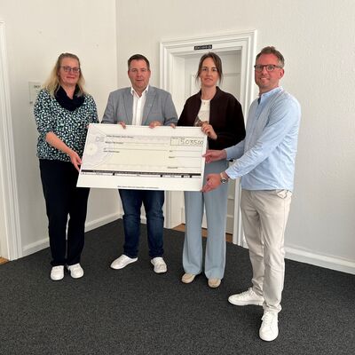 Scheck&uuml;bergabe Spendenlauf GS Norddeich