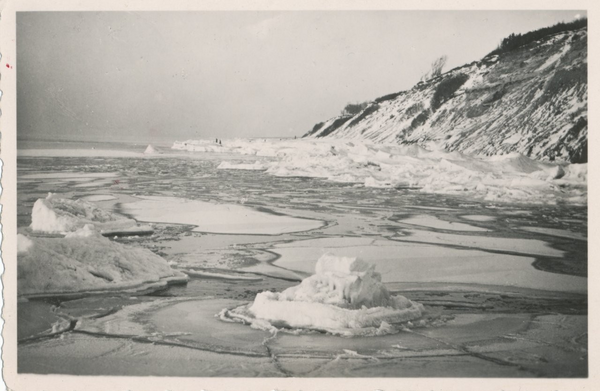 Bild vergr&ouml;&szlig;ern: Palmnicken (historische Postkarte), Strand und Steilk&uuml;ste