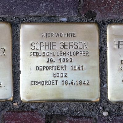 Stolpersteine für Hermann Schulenklopper sowie Sophie und Herbert Gerson,  Neuer Weg 87