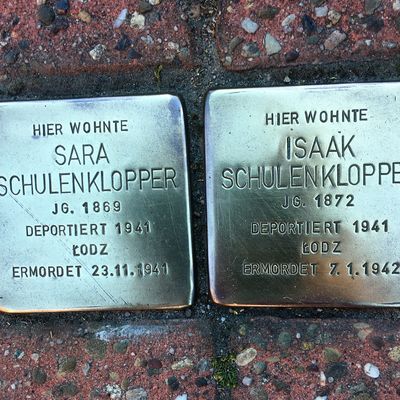 Stolpersteine für die Geschwister Sara und Isaak Schulenklopper, Sielstraße 63 (alte Anschrift)